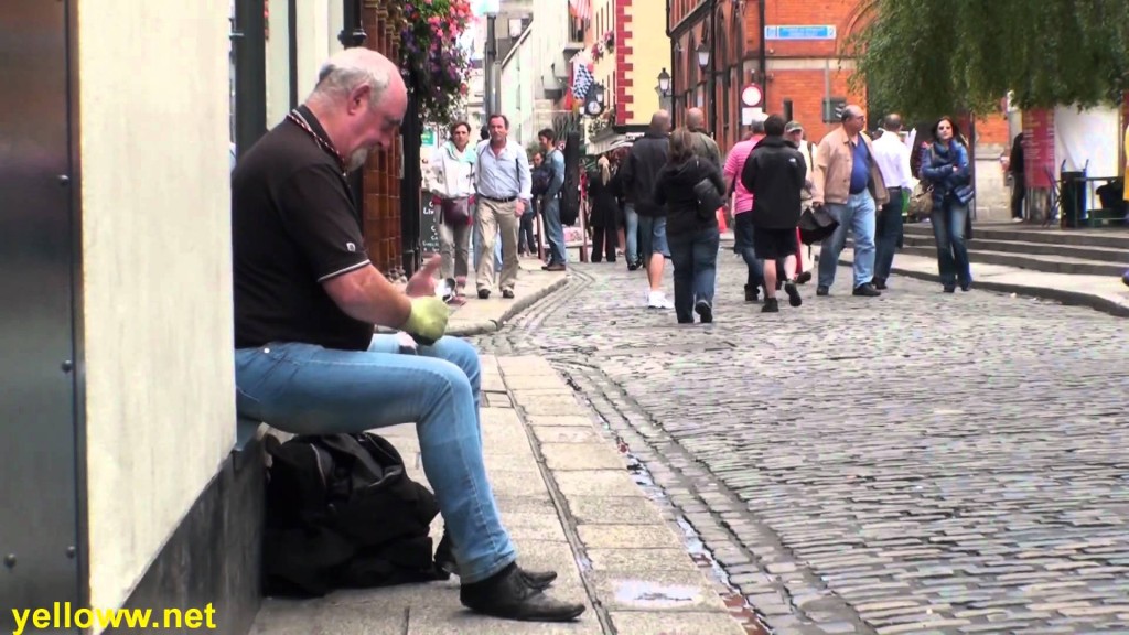 Playing Spoons in Dublin Ireland — Awesome Street Performer Yellow